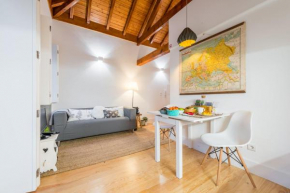 Home in Porto - Cozy 2BR Duplex by LovelyStay